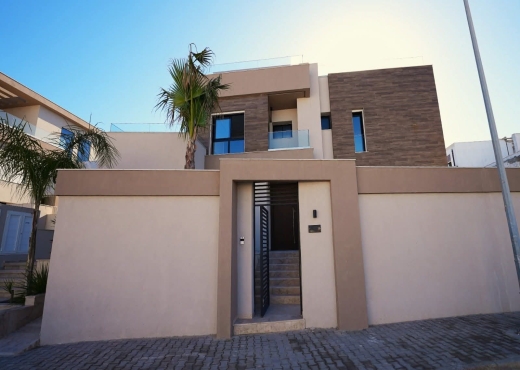 Villa S+3 avec Piscine Chotrana